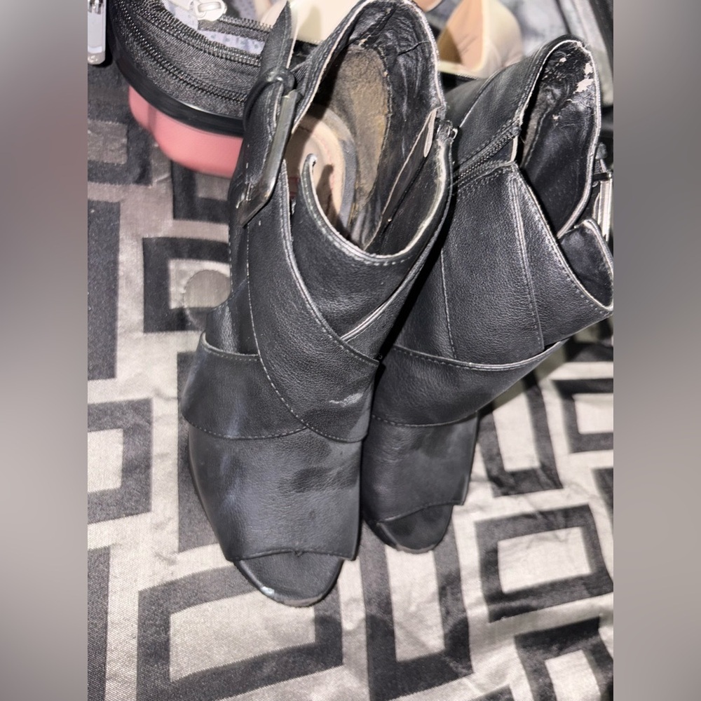 Heels - Picture 2 of 3